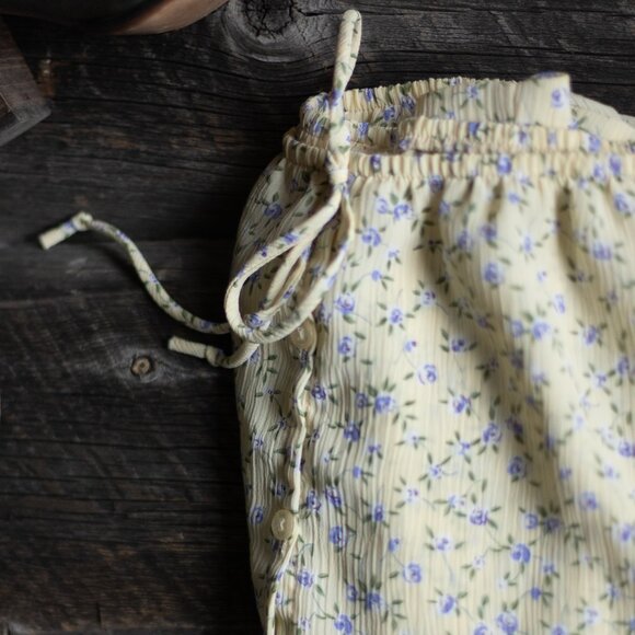 SOLD Vintage Dainty Floral Prairie Skirt - Picture 4 of 5